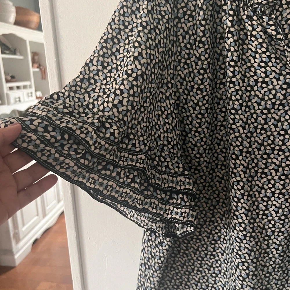 Max Studio Black and White Floral Blouse - Picture 2 of 12